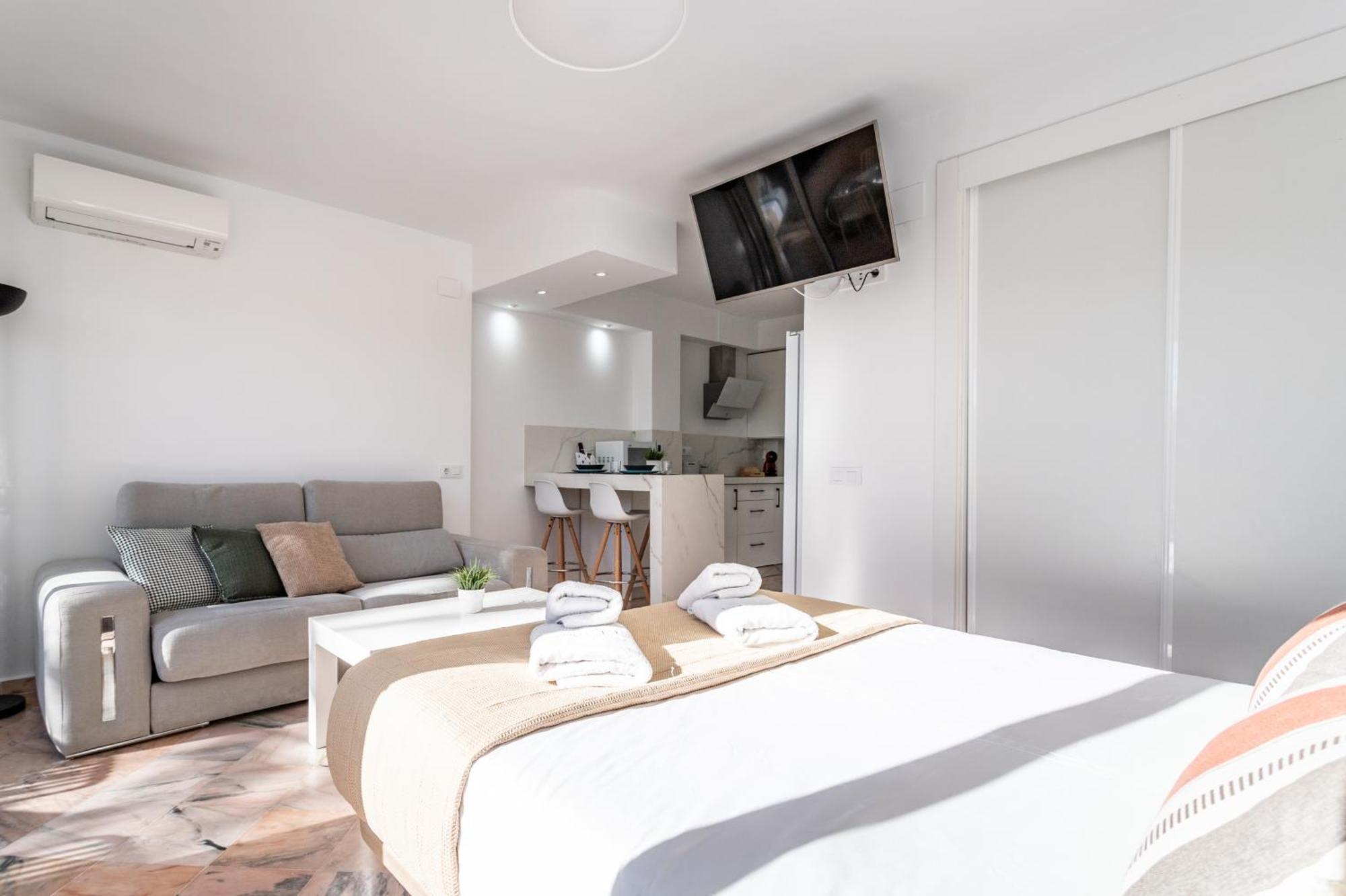 2 Estudios En La Romana Playa, Uno Con Vista Parcial Mar Y Otro Vista A La Piscina * Marbella